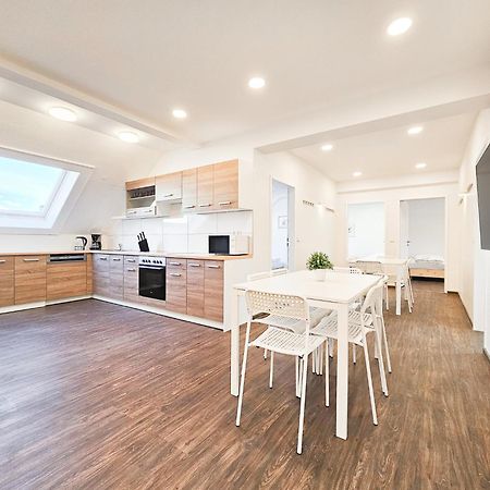 Raj Living - City Center Apartments With 5 Rooms - 10 Min Messe Dus Дюселдорф Екстериор снимка