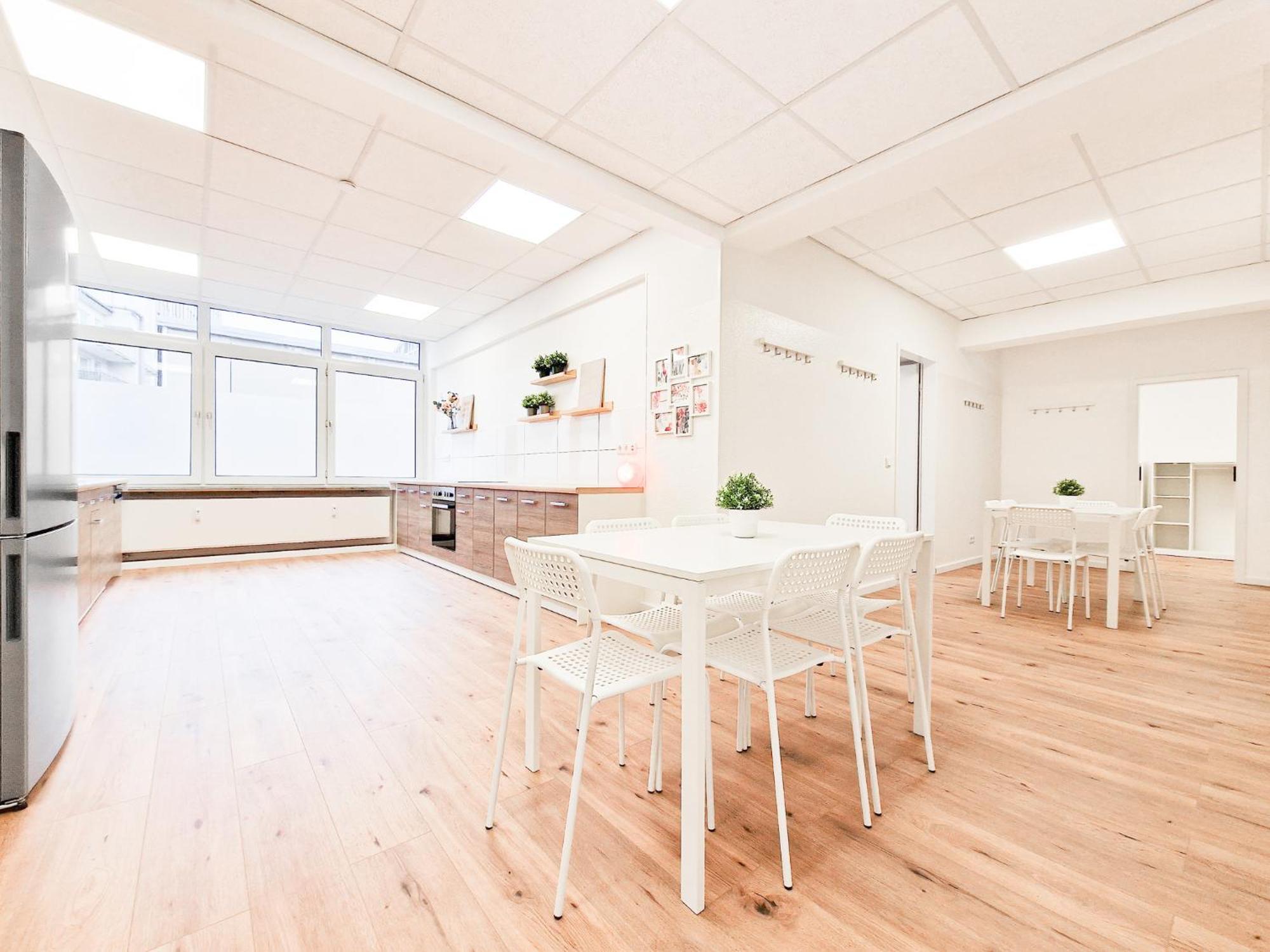 Raj Living - City Center Apartments With 5 Rooms - 10 Min Messe Dus Дюселдорф Екстериор снимка