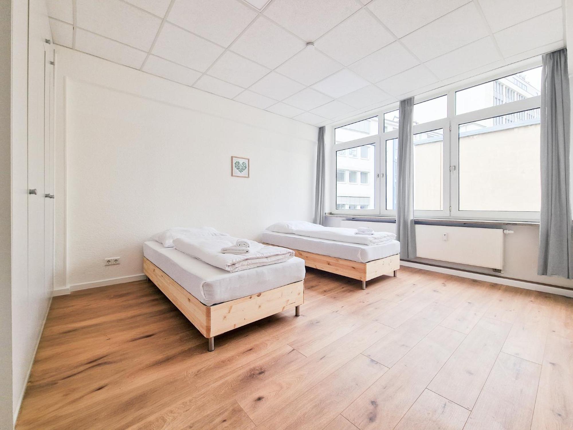 Raj Living - City Center Apartments With 5 Rooms - 10 Min Messe Dus Дюселдорф Екстериор снимка