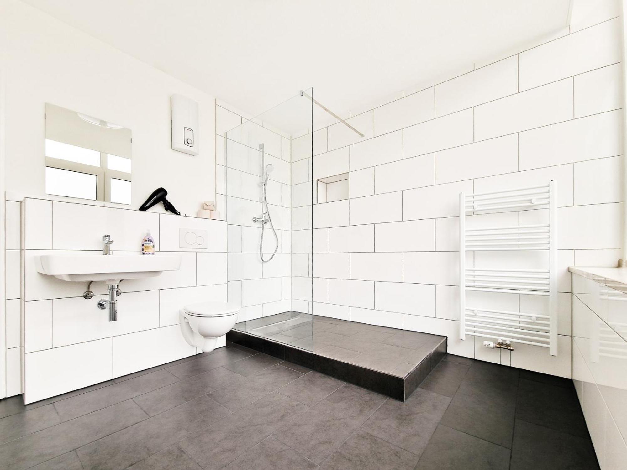 Raj Living - City Center Apartments With 5 Rooms - 10 Min Messe Dus Дюселдорф Екстериор снимка